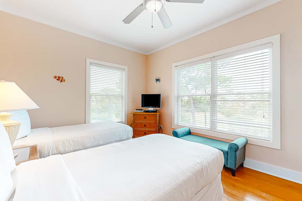 Spacious dog-friendly home with elevator, screened decks, on-site pool, & gym