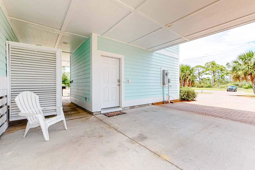 Spacious dog-friendly home with elevator, screened decks, on-site pool, & gym