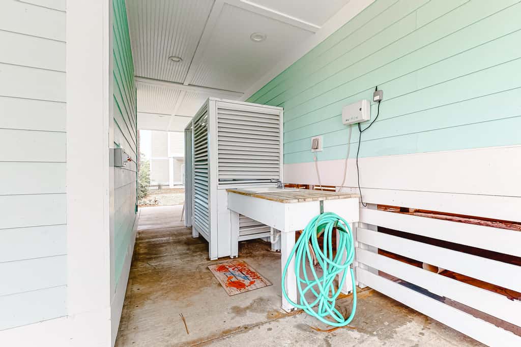 Spacious dog-friendly home with elevator, screened decks, on-site pool, & gym
