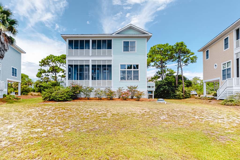 Spacious dog-friendly home with elevator, screened decks, on-site pool, & gym