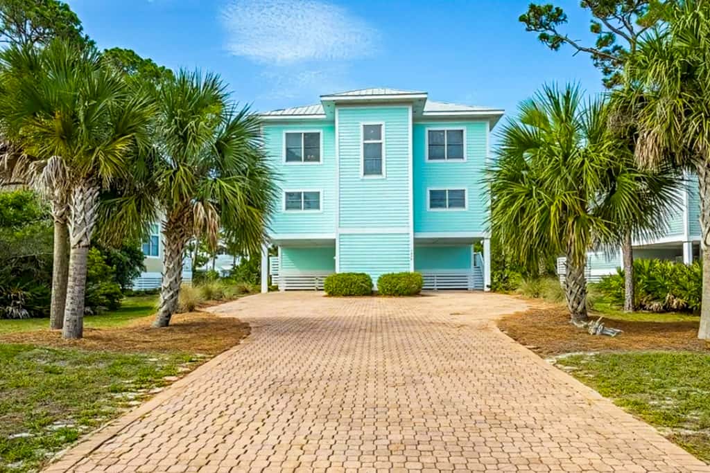 Spacious dog-friendly home with elevator, screened decks, on-site pool, & gym