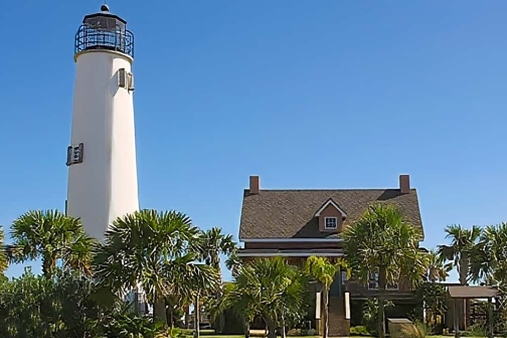Spacious dog-friendly home with elevator, screened decks, on-site pool, & gym