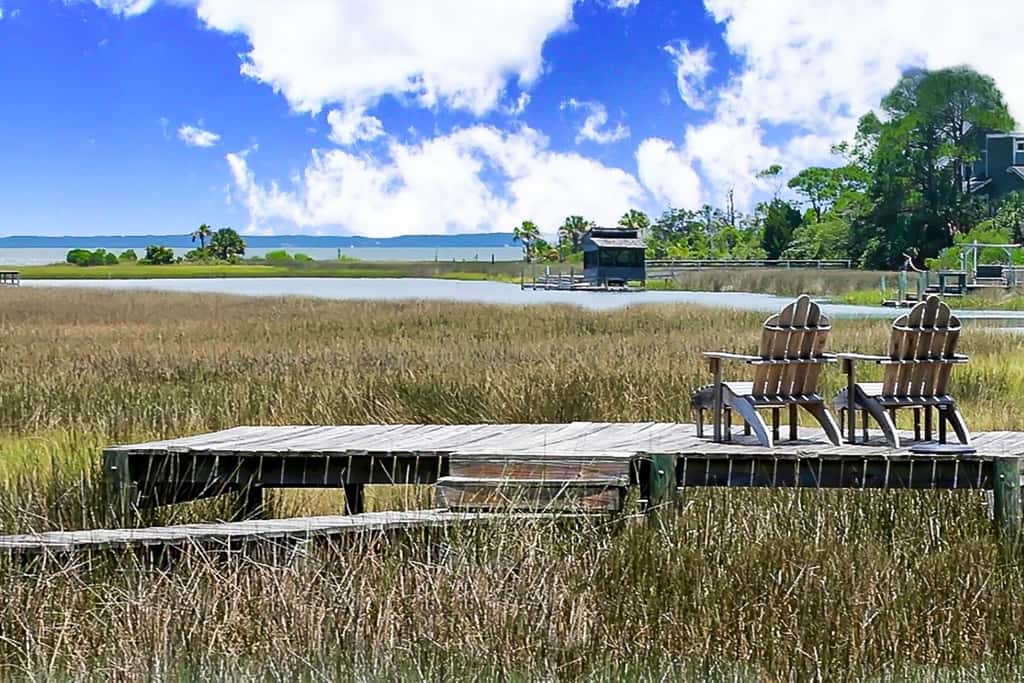 Charming cottage, walk to Gulf with shared pools, hot tub, & central AC