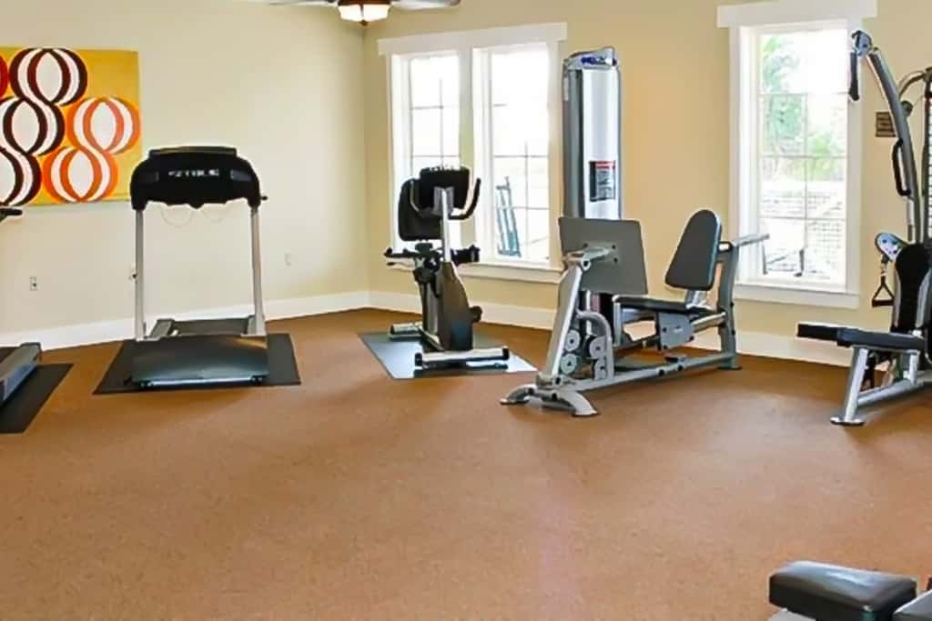 Charming cottage, walk to Gulf with shared pools, hot tub, & central AC