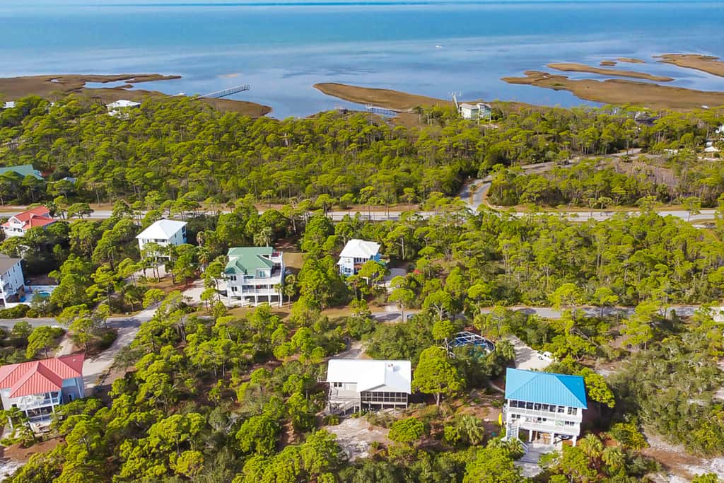 Charming cottage, walk to Gulf with shared pools, hot tub, & central AC