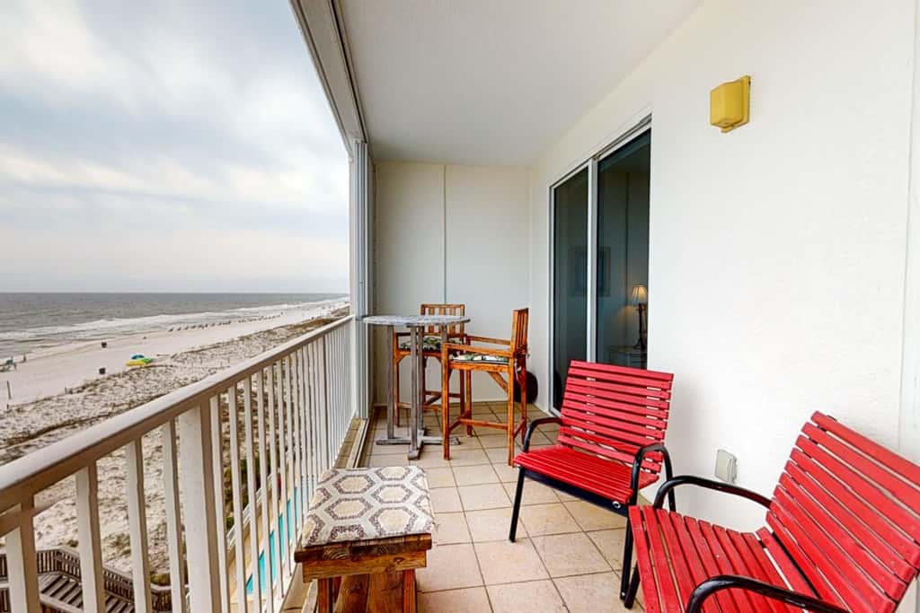 Gulf Dunes 513 - Vibrant Waterfront Condo, Short Drive to Plenty of Tasty Dining Spots