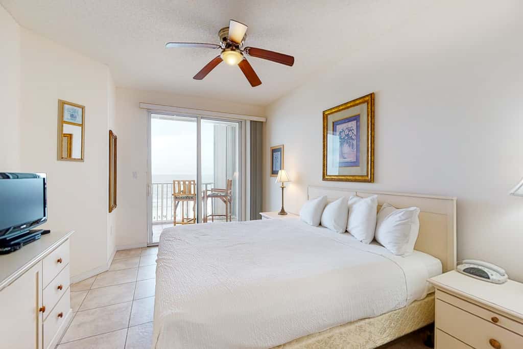 Gulf Dunes 513 - Vibrant Waterfront Condo, Short Drive to Plenty of Tasty Dining Spots