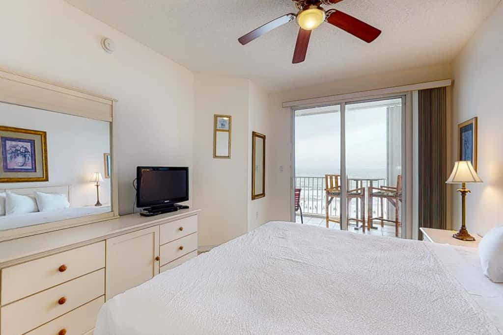 Gulf Dunes 513 - Vibrant Waterfront Condo, Short Drive to Plenty of Tasty Dining Spots