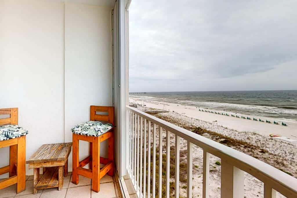 Gulf Dunes 513 - Vibrant Waterfront Condo, Short Drive to Plenty of Tasty Dining Spots