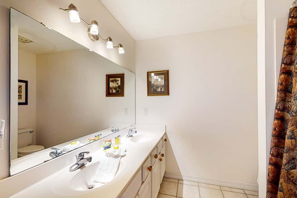 Gulf Dunes 513 - Vibrant Waterfront Condo, Short Drive to Plenty of Tasty Dining Spots