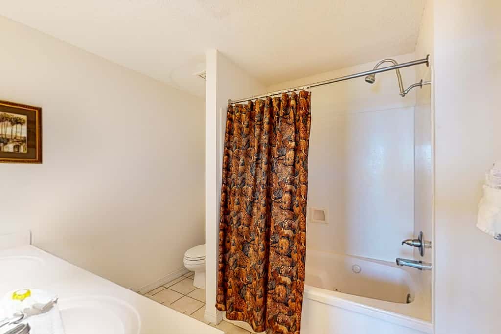 Gulf Dunes 513 - Vibrant Waterfront Condo, Short Drive to Plenty of Tasty Dining Spots