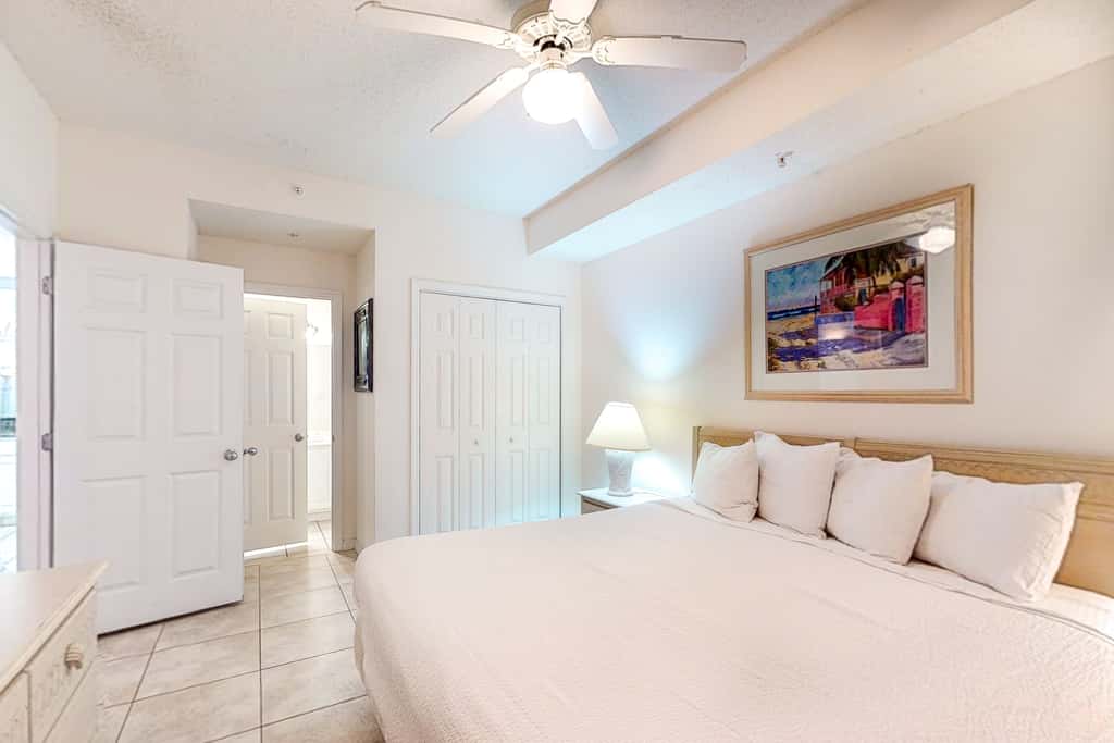 Gulf Dunes 513 - Vibrant Waterfront Condo, Short Drive to Plenty of Tasty Dining Spots