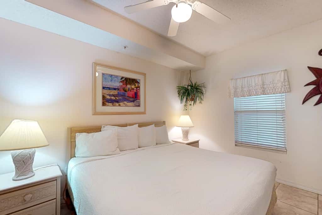 Gulf Dunes 513 - Vibrant Waterfront Condo, Short Drive to Plenty of Tasty Dining Spots