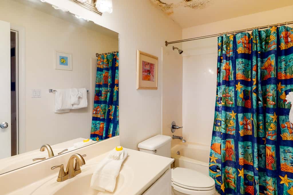 Gulf Dunes 513 - Vibrant Waterfront Condo, Short Drive to Plenty of Tasty Dining Spots