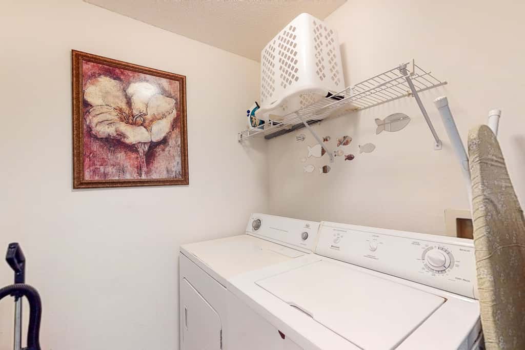Gulf Dunes 513 - Vibrant Waterfront Condo, Short Drive to Plenty of Tasty Dining Spots