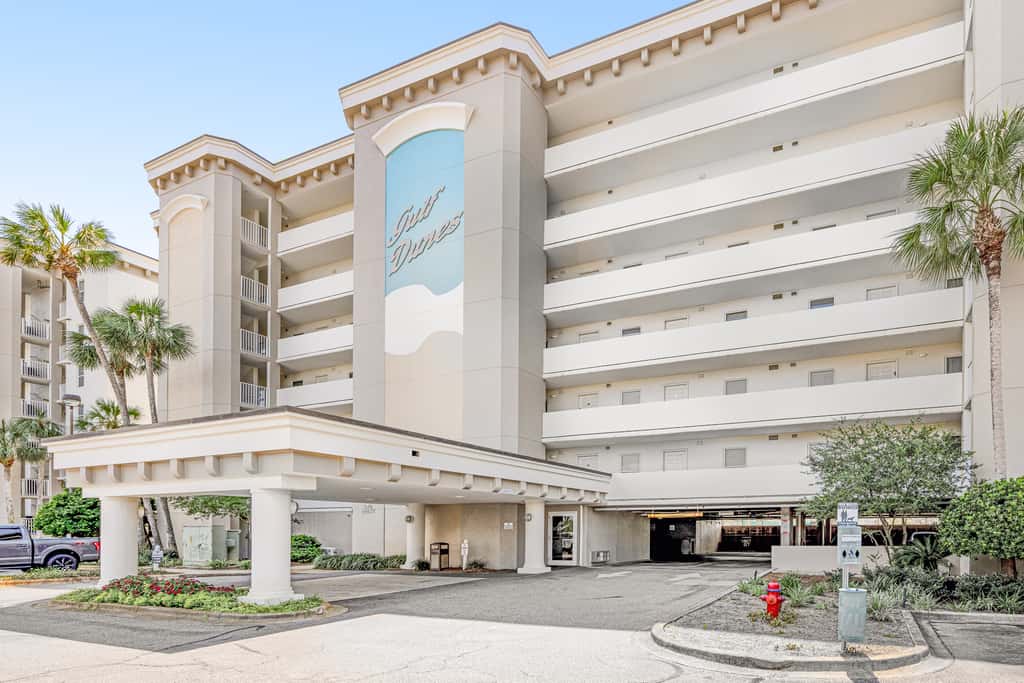Gulf Dunes 513 - Vibrant Waterfront Condo, Short Drive to Plenty of Tasty Dining Spots