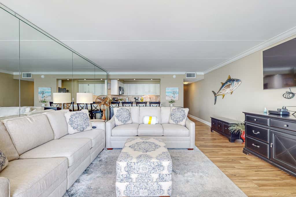 Cozy beachfront home with shared pool, private balcony and beach access