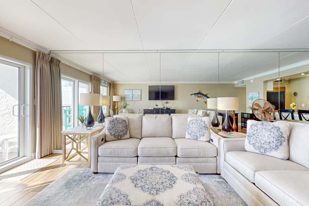 Cozy beachfront home with shared pool, private balcony and beach access