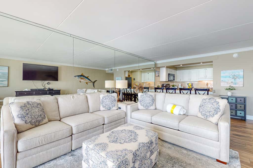 Cozy beachfront home with shared pool, private balcony and beach access