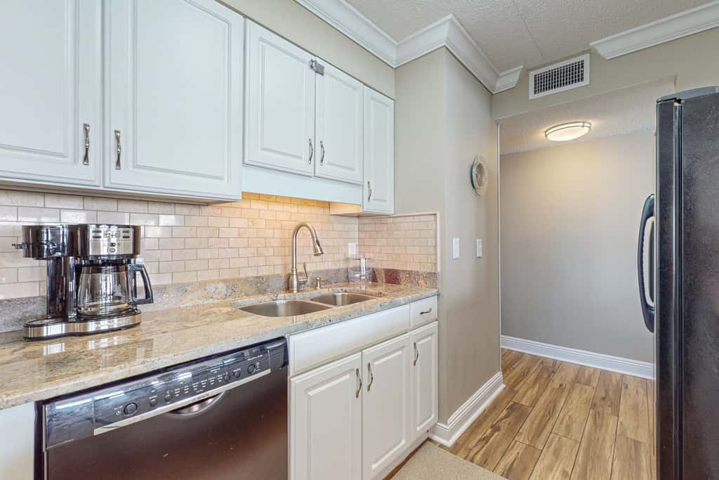Cozy beachfront home with shared pool, private balcony and beach access