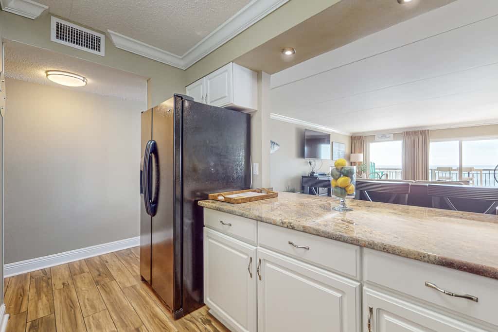 Cozy beachfront home with shared pool, private balcony and beach access