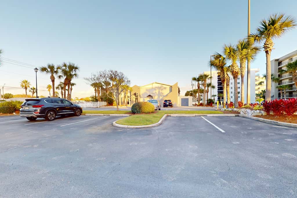 Cozy beachfront home with shared pool, private balcony and beach access