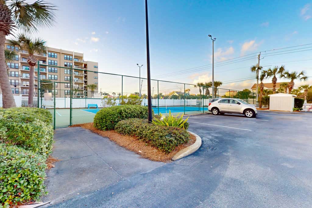 Cozy beachfront home with shared pool, private balcony and beach access