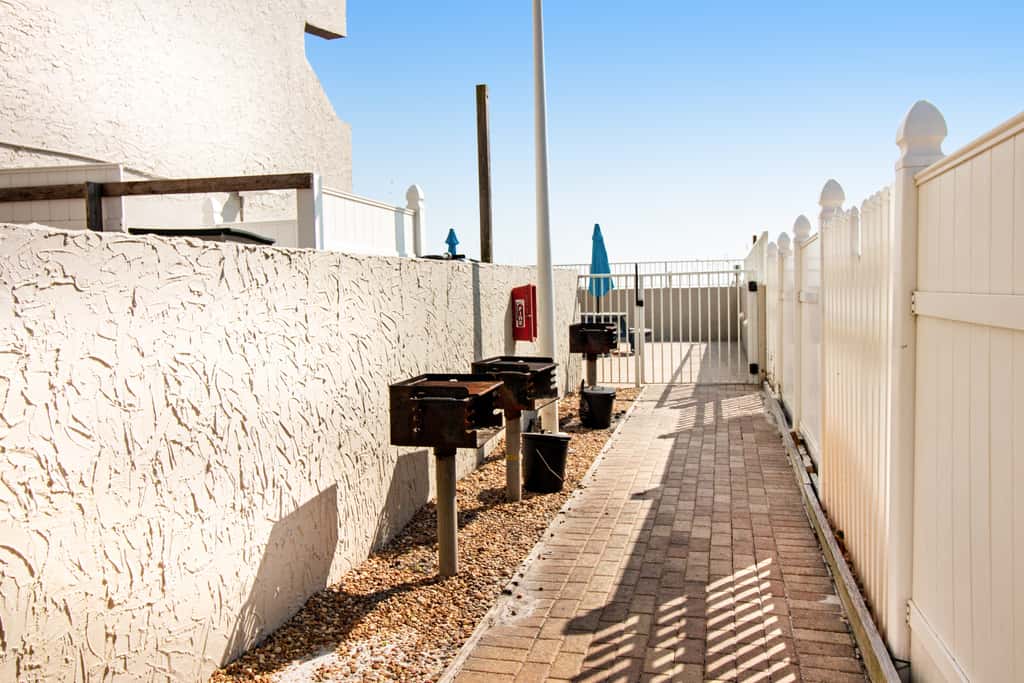 Cozy beachfront home with shared pool, private balcony and beach access