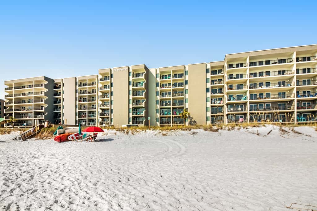 Cozy beachfront home with shared pool, private balcony and beach access