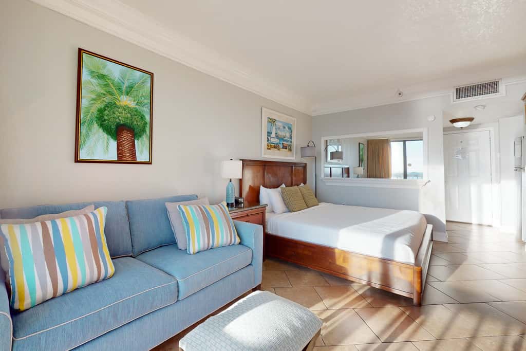 Cozy studio condo with water views, pools & amazing location