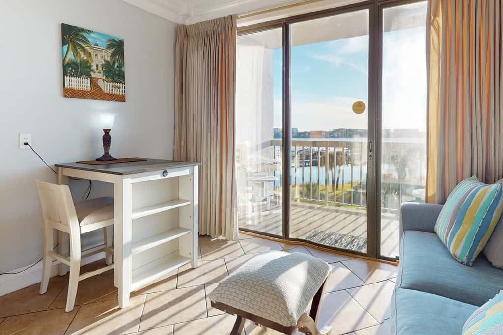 Cozy studio condo with water views, pools & amazing location