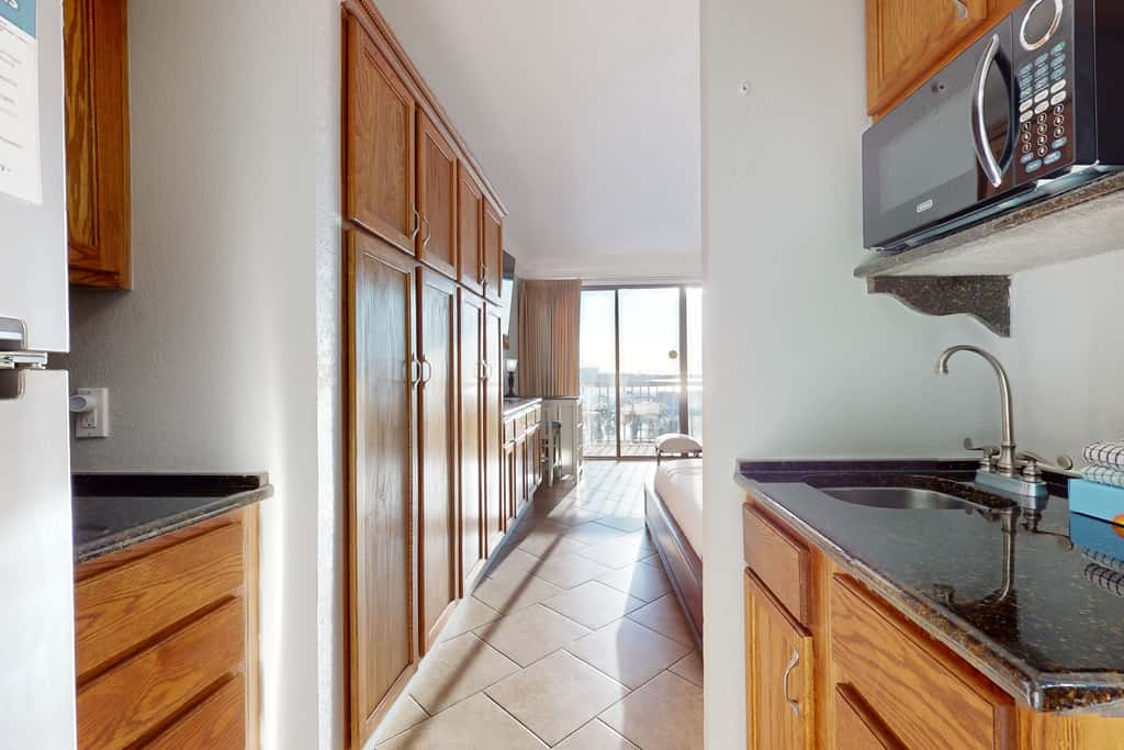 Cozy studio condo with water views, pools & amazing location
