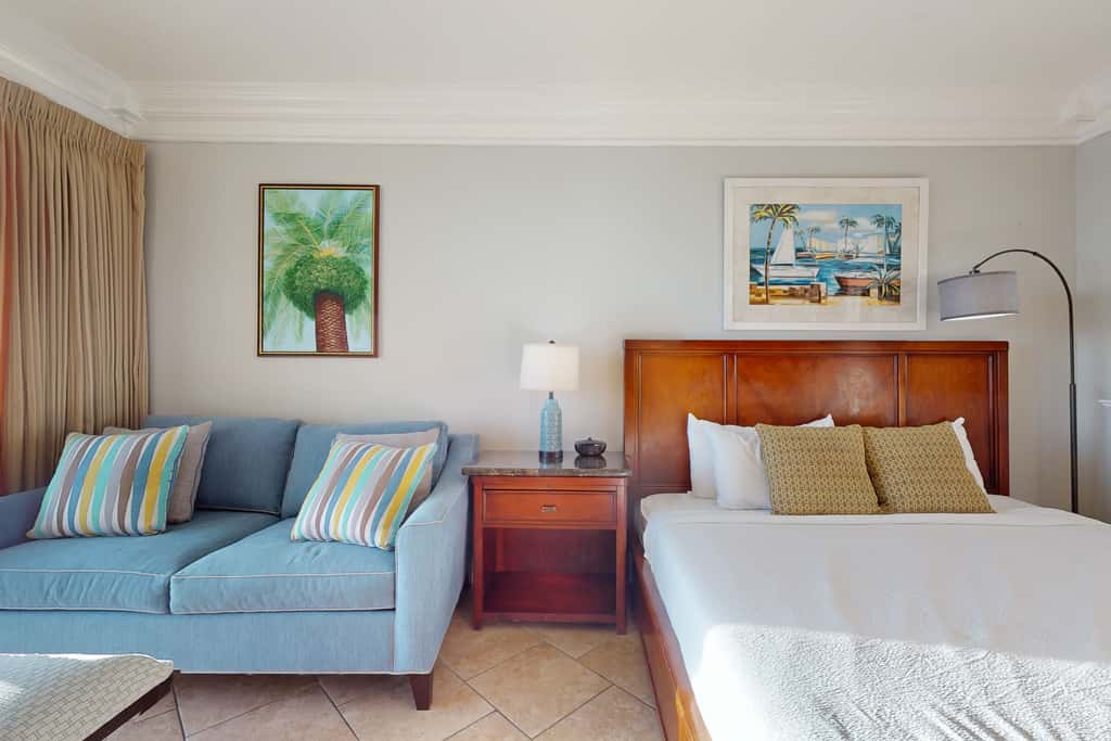 Cozy studio condo with water views, pools & amazing location
