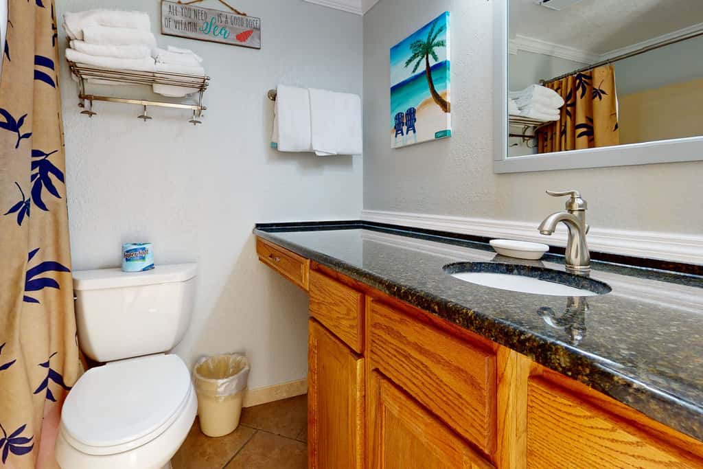 Cozy studio condo with water views, pools & amazing location