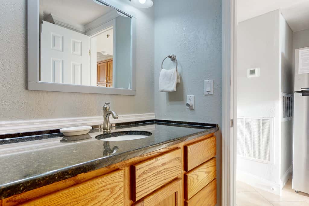 Cozy studio condo with water views, pools & amazing location
