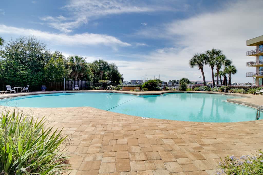 Cozy studio condo with water views, pools & amazing location
