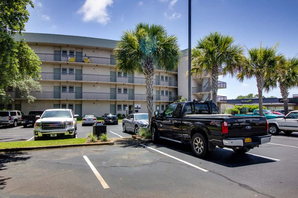 Cozy studio condo with water views, pools & amazing location