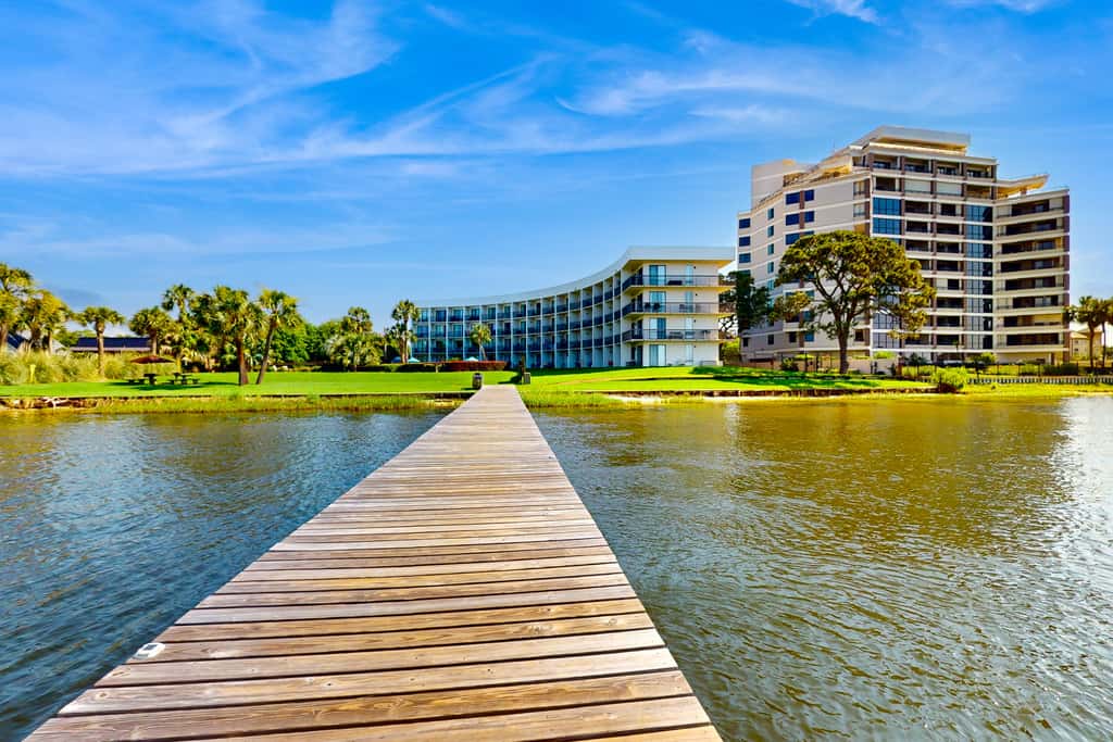 Cozy studio condo with water views, pools & amazing location