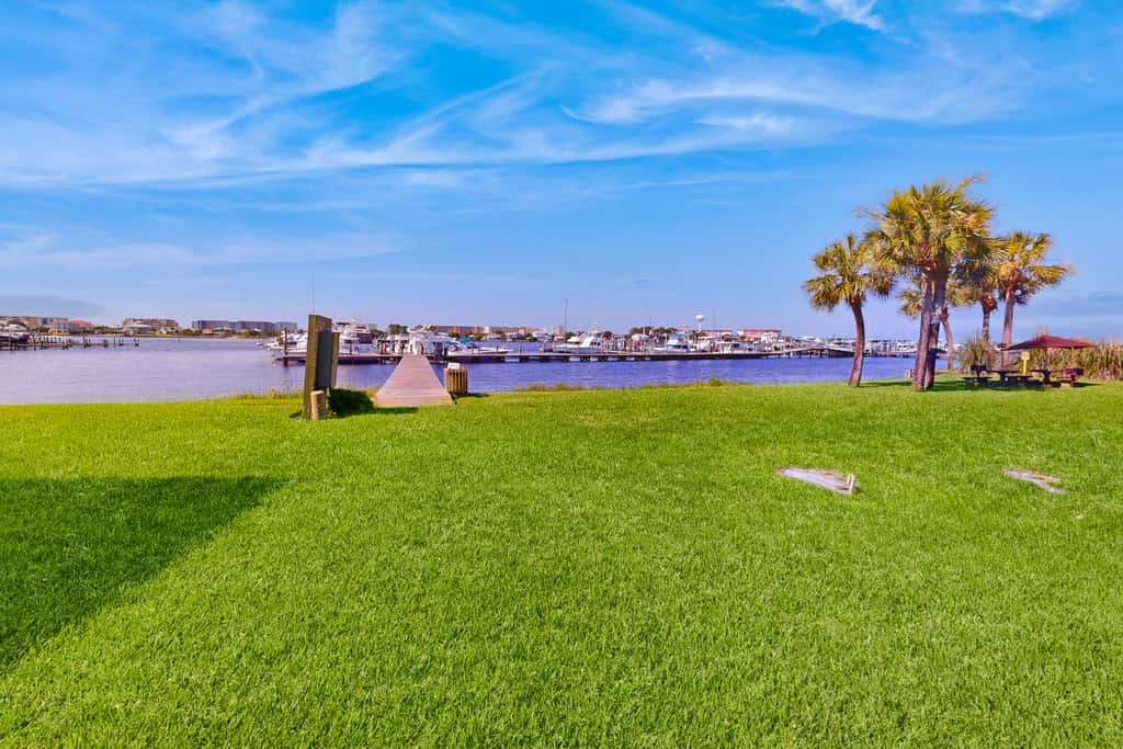 Cozy studio condo with water views, pools & amazing location
