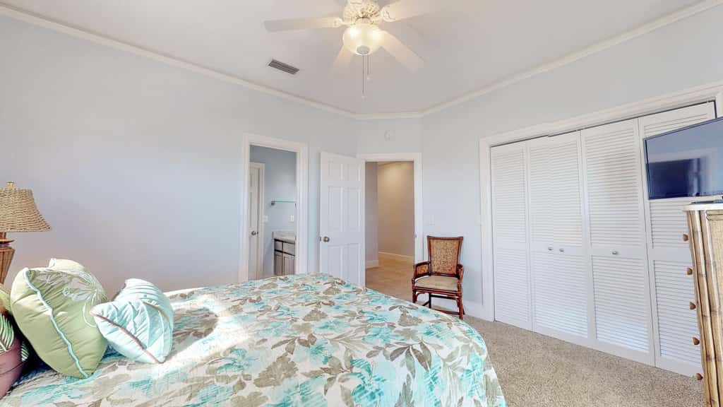Upscale beachfront home with private hot tub, grill, on-site pools, gym, dogs OK