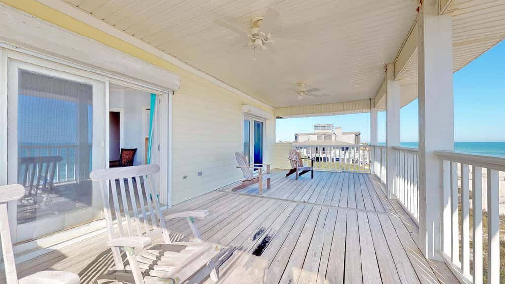 Upscale beachfront home with private hot tub, grill, on-site pools, gym, dogs OK