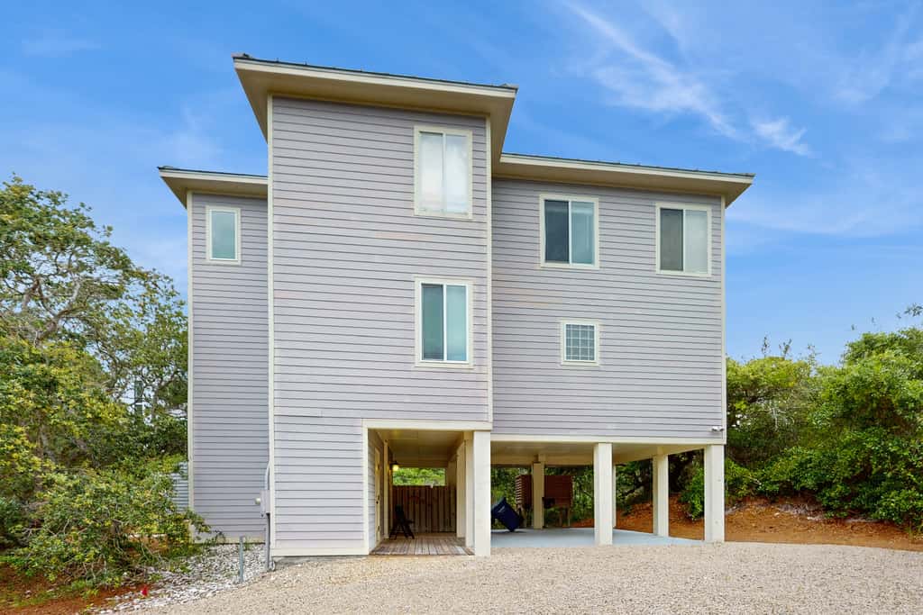 Gorgeous coastal home with plenty of space, shared pool and easy beach access