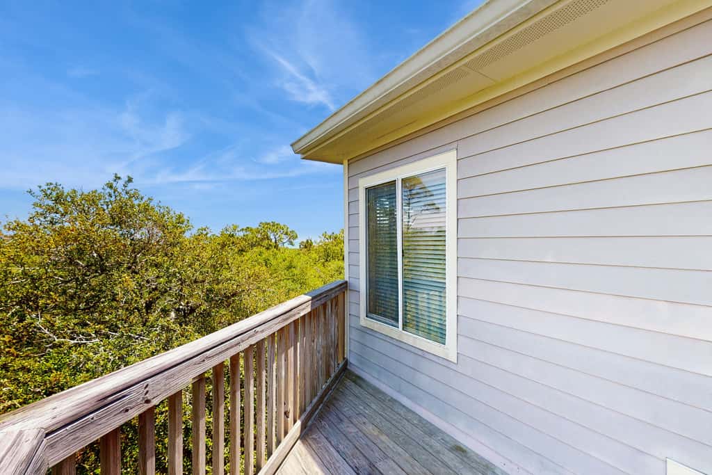 Gorgeous coastal home with plenty of space, shared pool and easy beach access