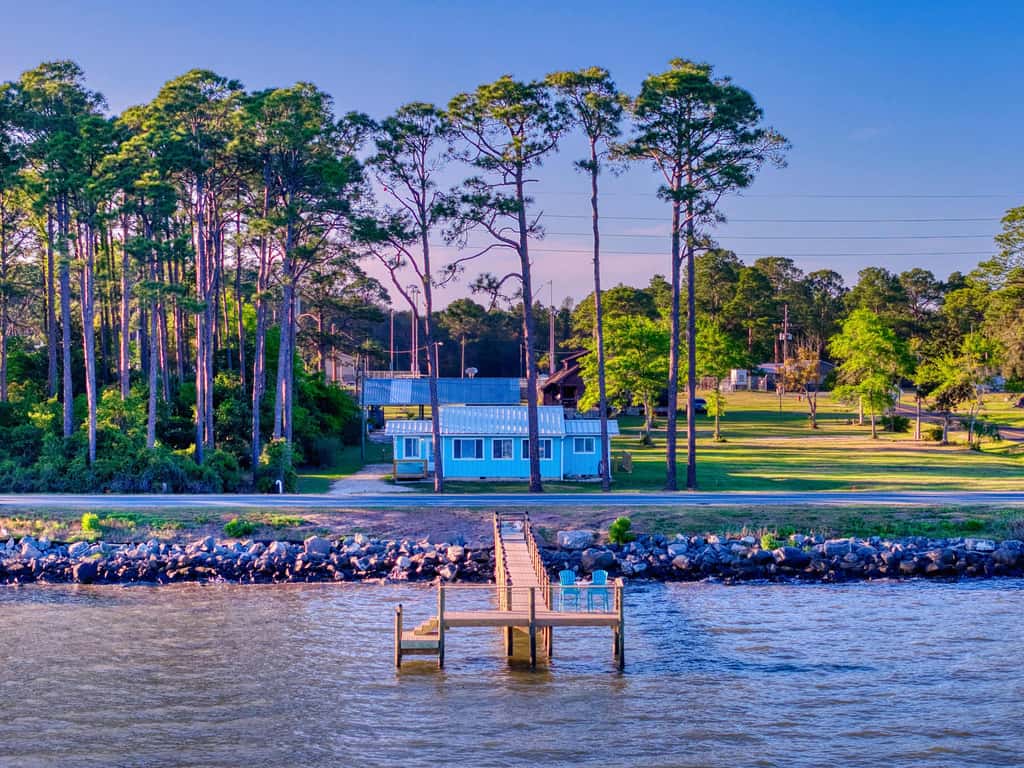 Coastal escape with bay views, fishing, Washer & dryer, and Wifi