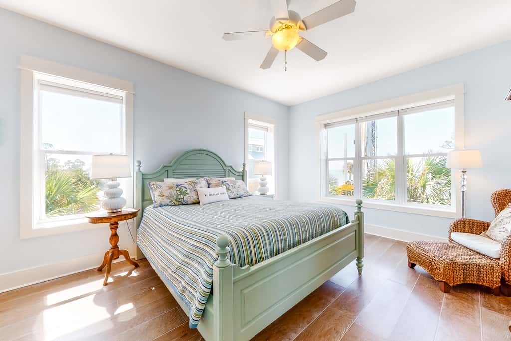Gulf-front home with infinity pool, AC, kayaks, & paddleboard - close to beach