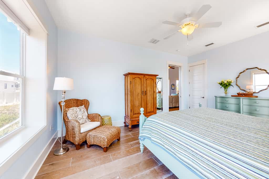 Gulf-front home with infinity pool, AC, kayaks, & paddleboard - close to beach