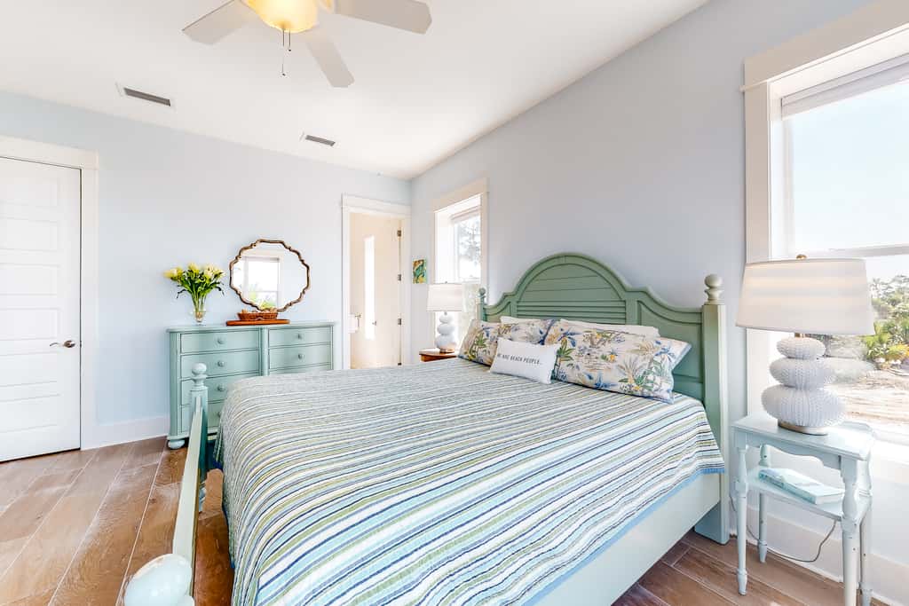 Gulf-front home with infinity pool, AC, kayaks, & paddleboard - close to beach
