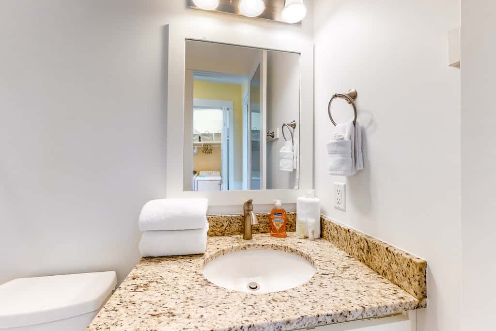 Gulf-front home with infinity pool, AC, kayaks, & paddleboard - close to beach