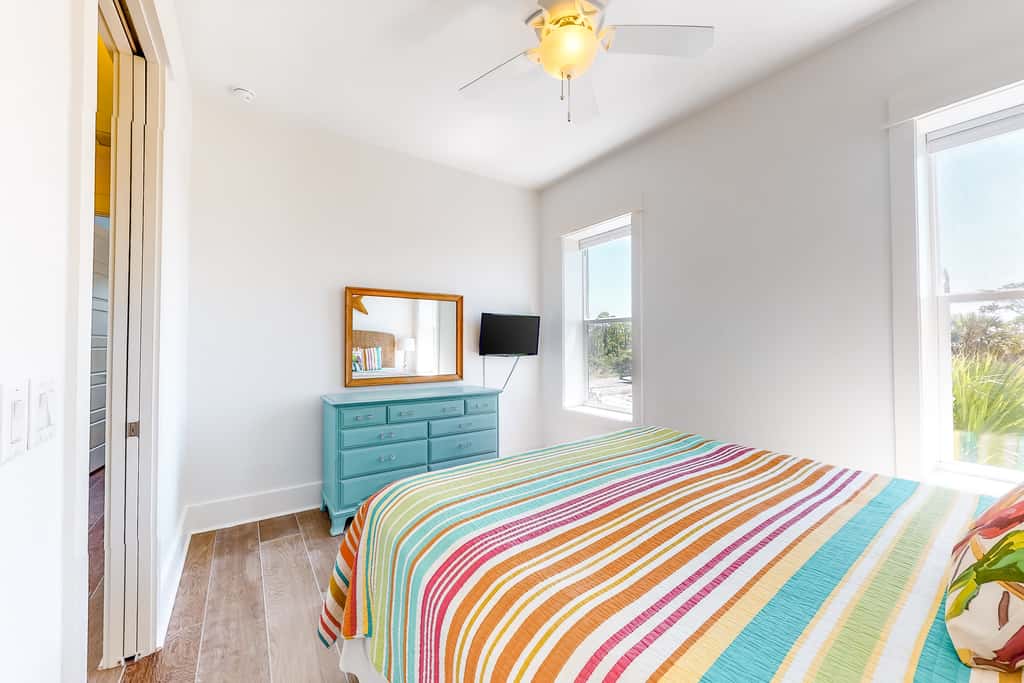 Gulf-front home with infinity pool, AC, kayaks, & paddleboard - close to beach