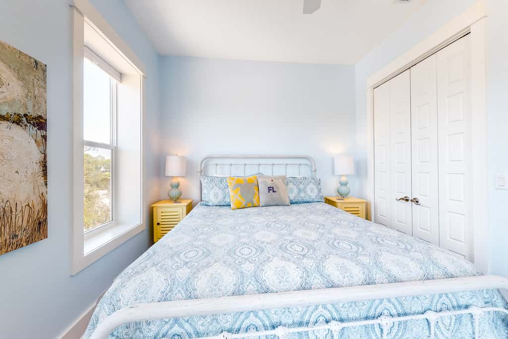 Gulf-front home with infinity pool, AC, kayaks, & paddleboard - close to beach